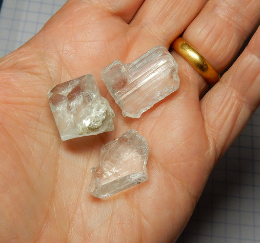Aquamarine - 63 carats - Hand Select Faceting Gem Rough Crystals - prettyrock.com