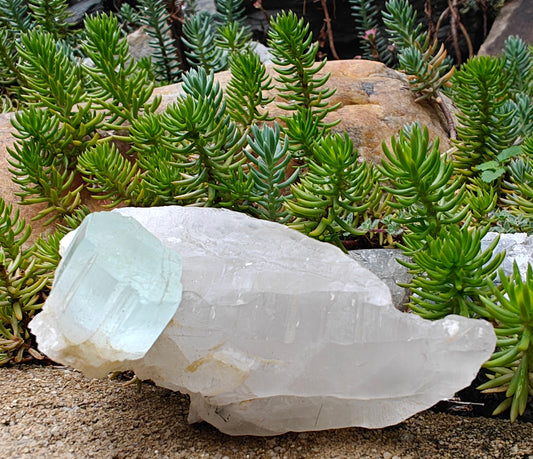 130g Aquamarine - Mineral Specimen - prettyrock.com