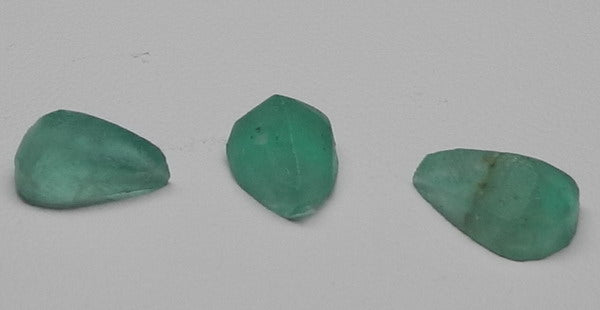 3.85ct Emerald  - Hand Select Gem Rough - prettyrock.com