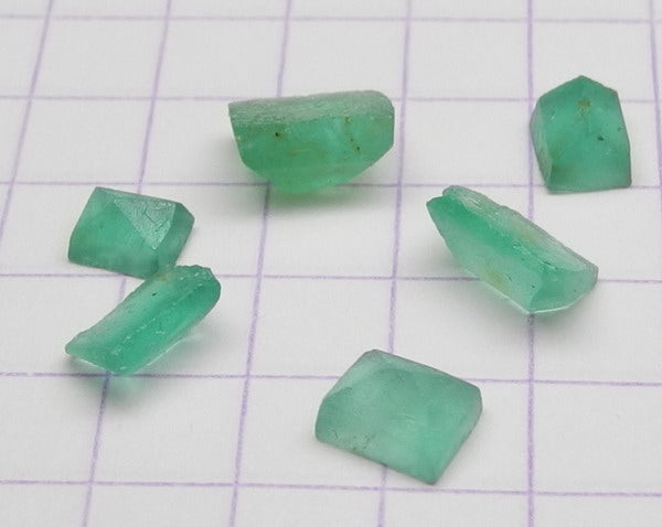 2ct Emerald  - Hand Select Gem Rough - prettyrock.com