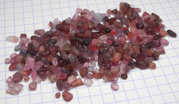 Melee Spinel - 125ct - Hand Select Gem Rough - prettyrock.com