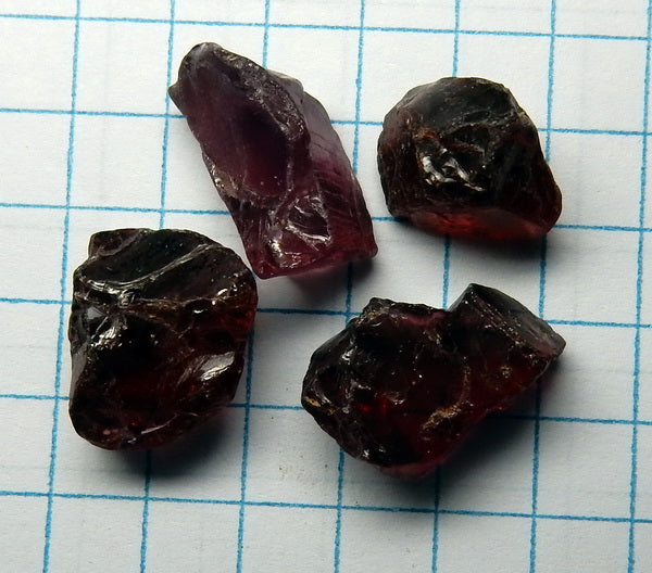 Rhodolite Garnet - 22ct - Hand Select Gem Rough - prettyrock.com