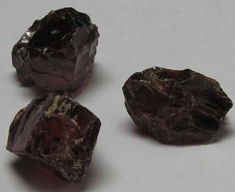Rhodolite Garnet - 19.69ct - Hand Select Gem Rough - prettyrock.com