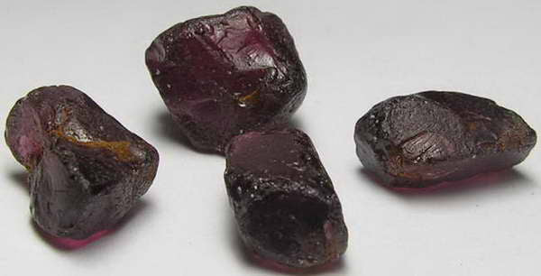 Rhodolite Garnet - 22.18ct - Hand Select Gem Rough - prettyrock.com