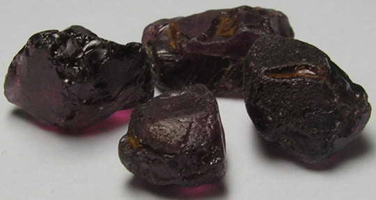 Rhodolite Garnet - 21.1ct - Hand Select Gem Rough - prettyrock.com
