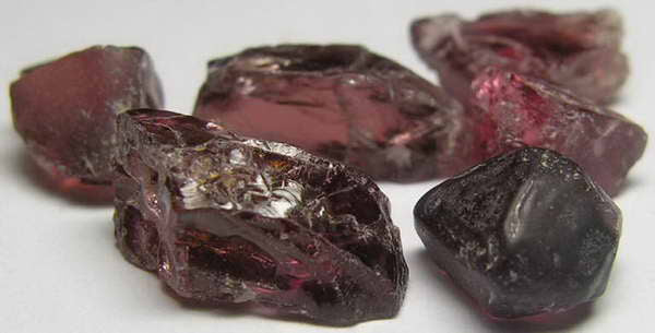 Spinel - 20.37ct - Hand Select Gem Rough - prettyrock.com