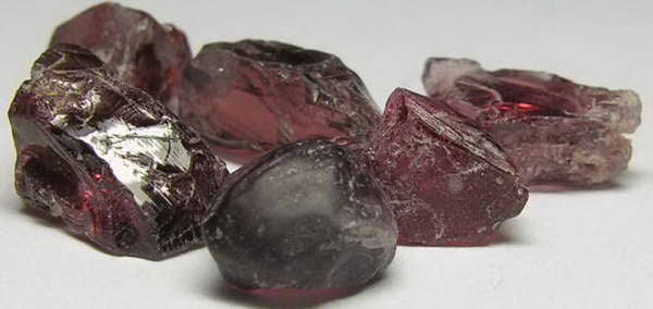 Spinel - 20.37ct - Hand Select Gem Rough - prettyrock.com