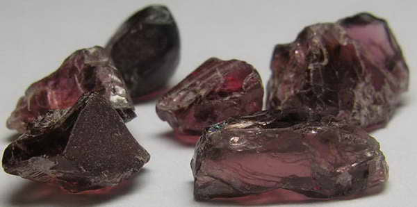 Spinel - 20.37ct - Hand Select Gem Rough - prettyrock.com