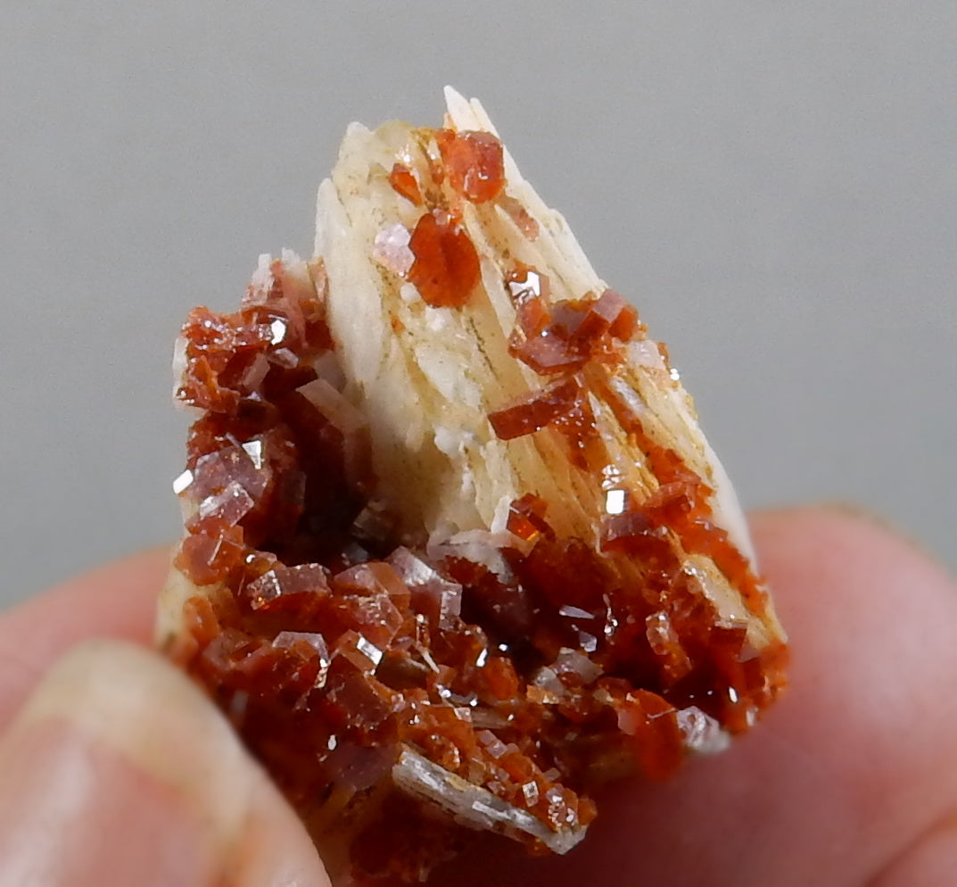 Vanadanite - 67.5 ct  Mineral Specimen - prettyrock.com